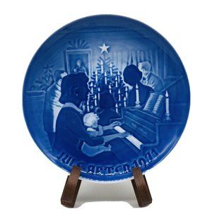 VINTAGE B & G Collectors Plate Christmas At Home 1971 8000/9071 DENMARK Blue